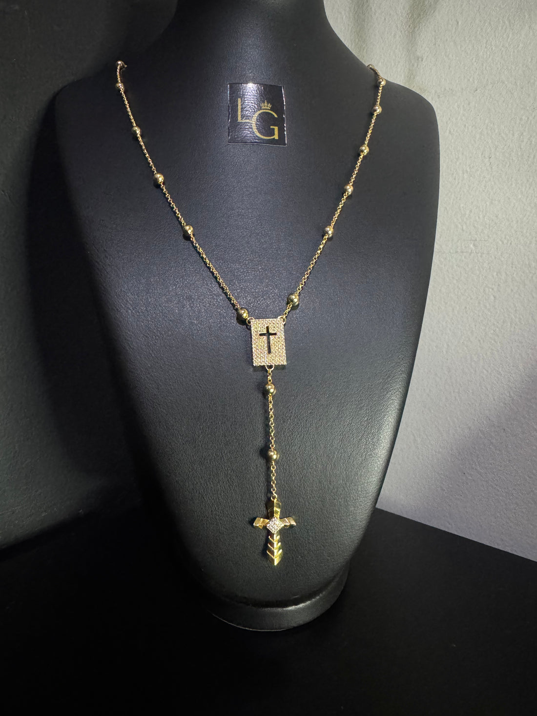 Terço cravejado cruz banhado a ouro 18k