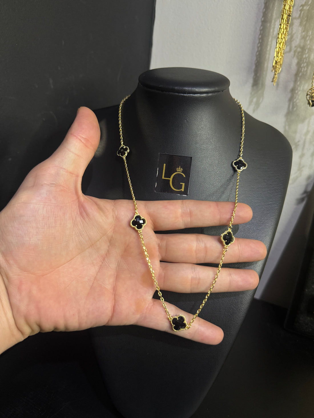 Cordão Van Cleefe Preto Banhado a ouro 18k