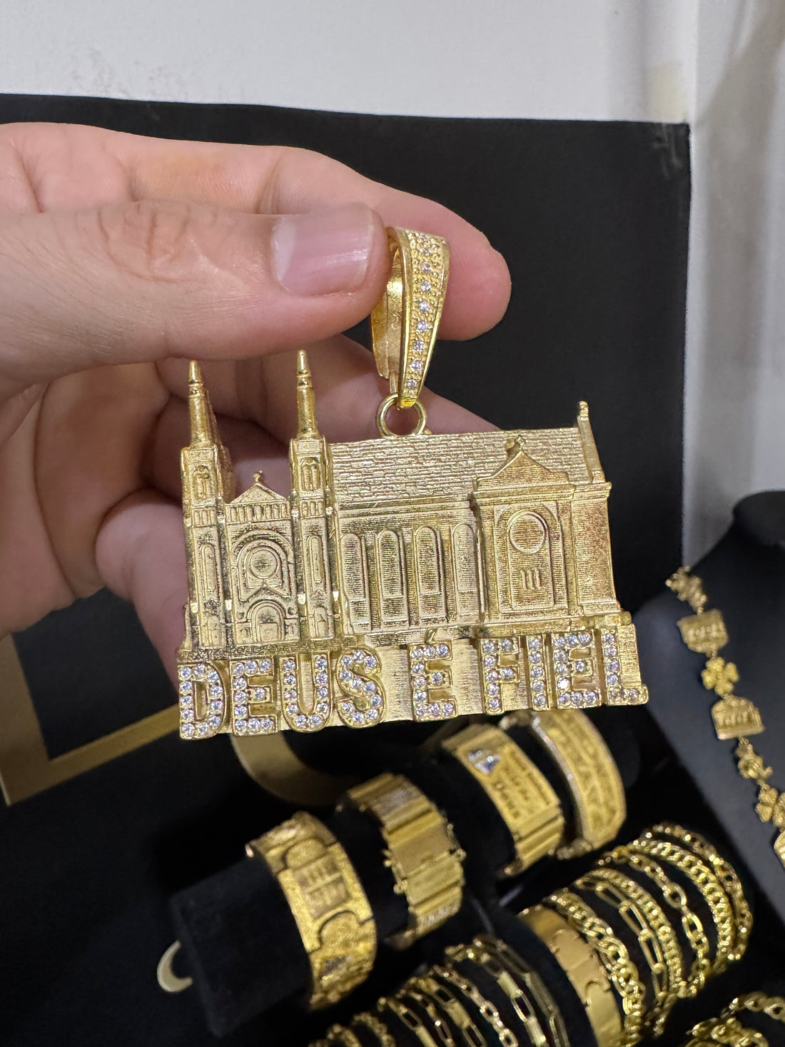 Pingente Igreja Deus é Fiel