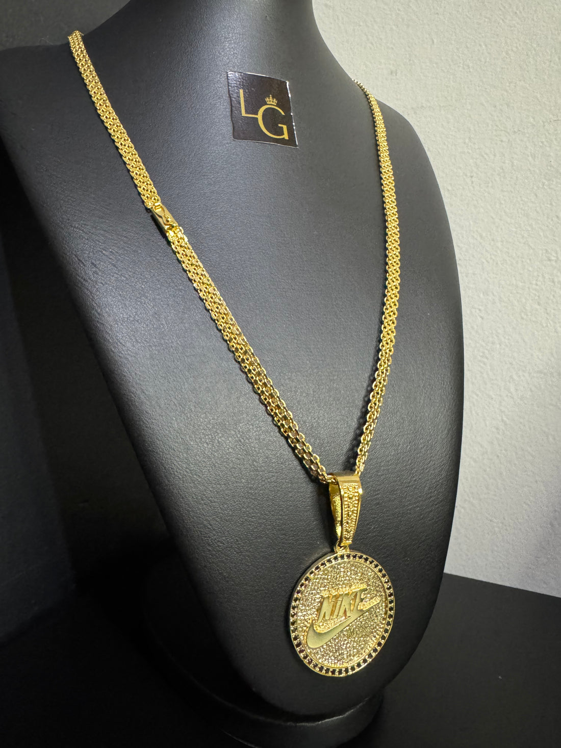 Cordão triplo 7mm - virgulado banhado a ouro 18k
