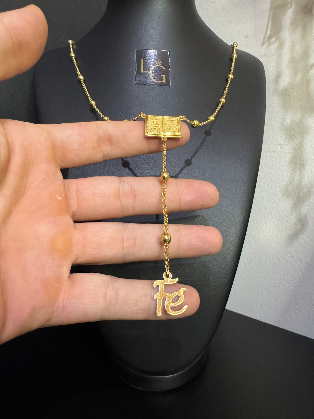 Terço fé Jesus é o dono do lugar banhado a ouro 18k