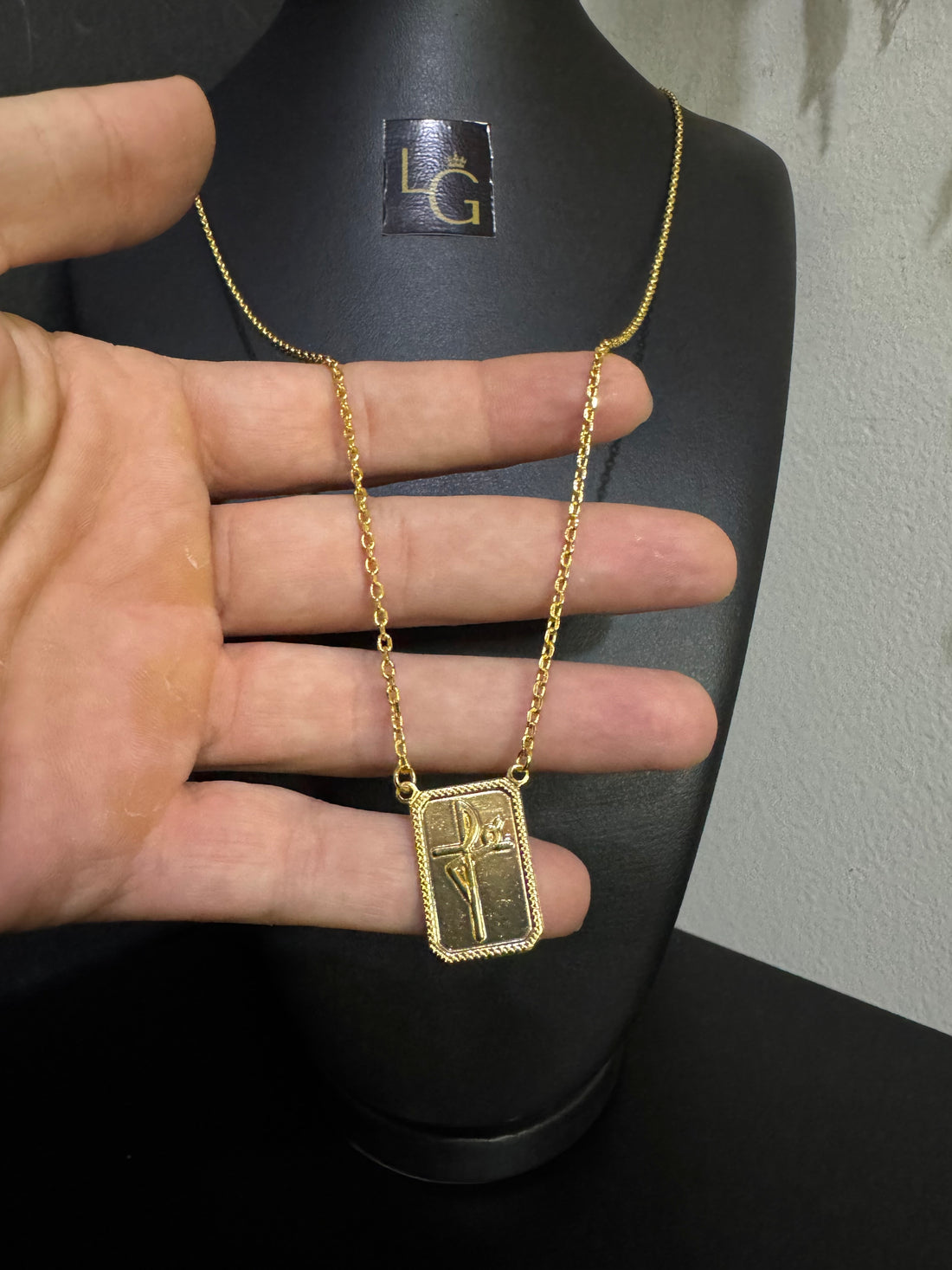 Escapulário Fé banhado a ouro 18k