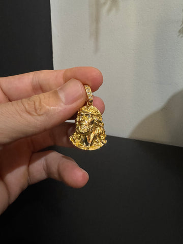 Pingente face de Cristo banhado a ouro 18k
