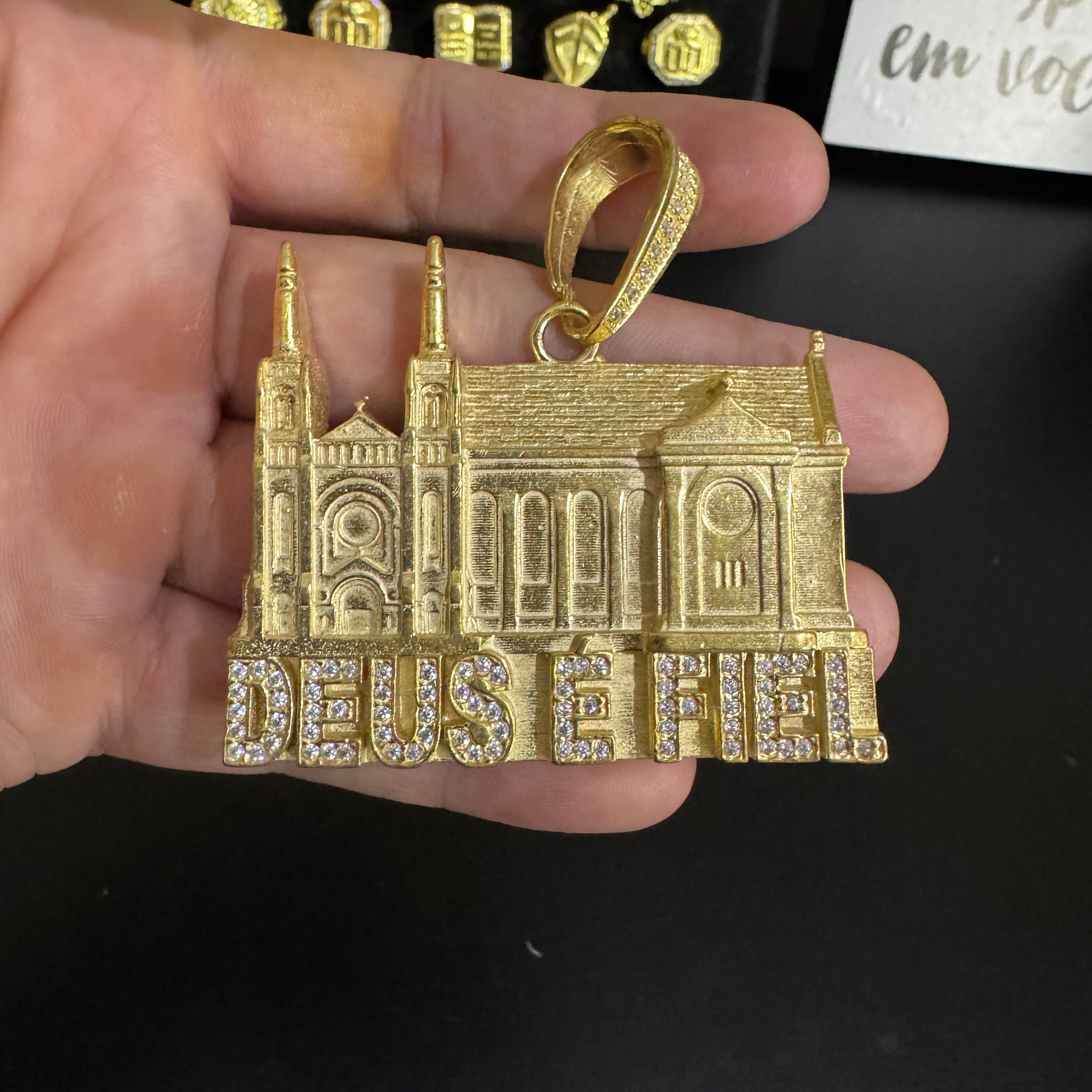Pingente Igreja Deus é Fiel