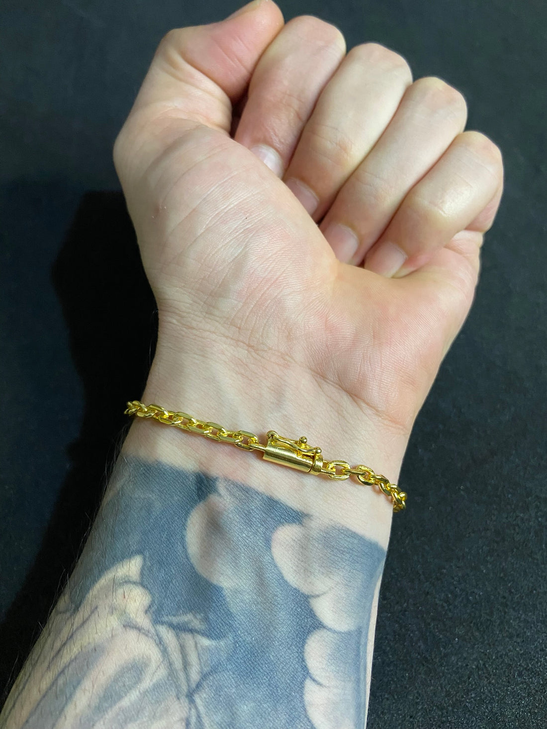 Pulseira Cadeado Q 4mm Banhado a Ouro