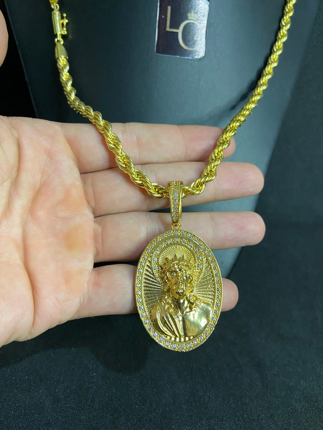 Cordão Baiano 6mm - Ping Face de Cristo Oval Banhado a Ouro